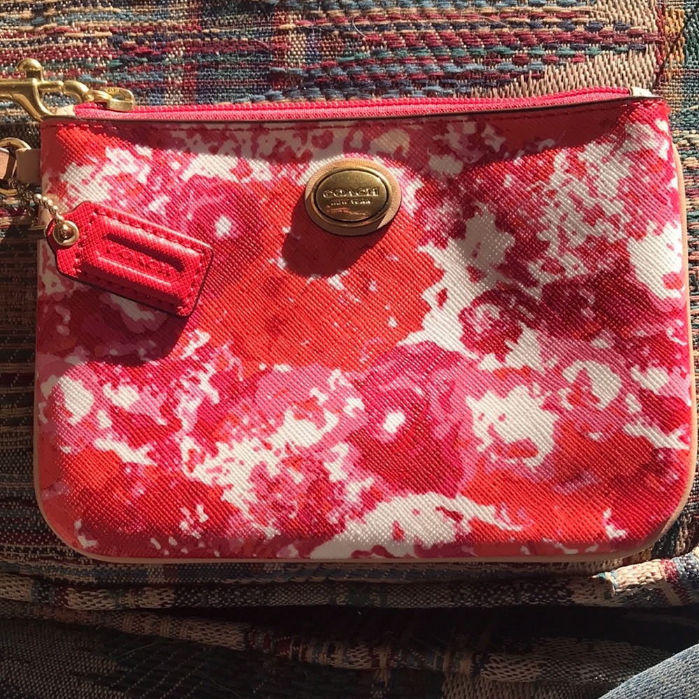 💐 NWOT Multi Color Coach Wristlet 💐